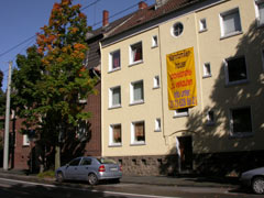 Privatisierte SGW Wohnungen an der Hauptstra&szlig;e